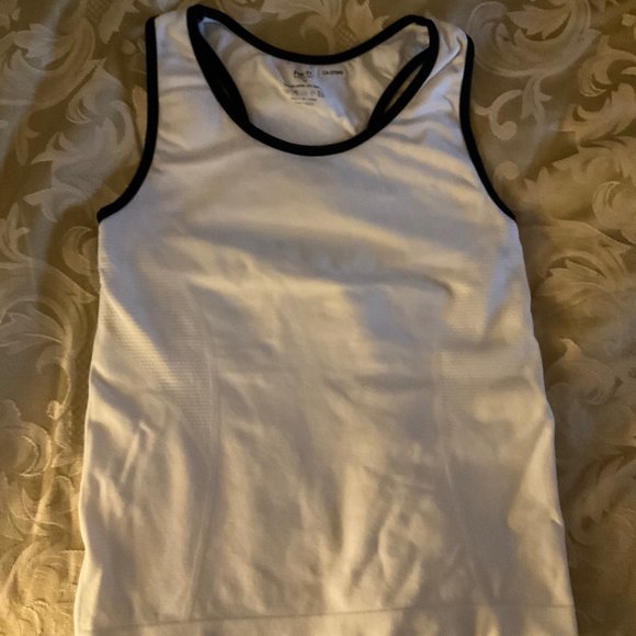 Ladies PRO FIT SZ M workout top with built in soft bra - Picture 1 of 5